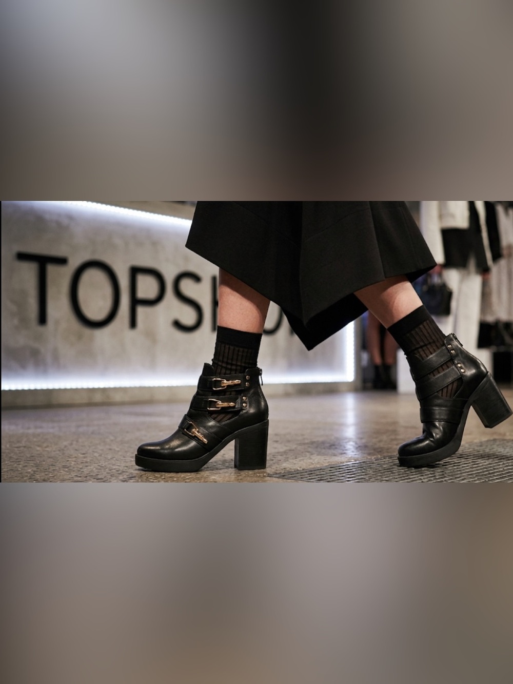 New TopShop designer black leather ankle boots booties Sz 9 display
